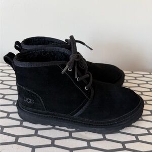 UGG Black Suede Lace-Up Chukka Boots, size 6, great condition